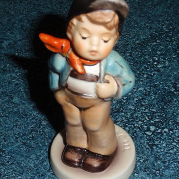 "Lucky Fellow" Goebel Hummel Figurine #560 TMK7 - ADORABLE CHRISTMAS GIFT! - Picture 3 of 9